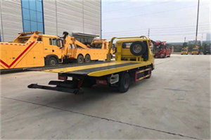 左权非事故拖车